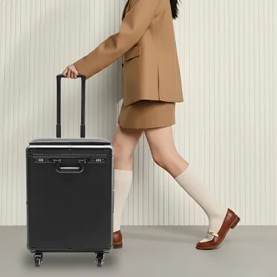 Valise de maquillage noire à roulettes
